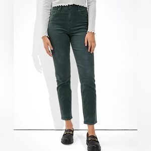 American Eagle 90s Stretch Corduroy Mom Straight Pant in Green Size 4